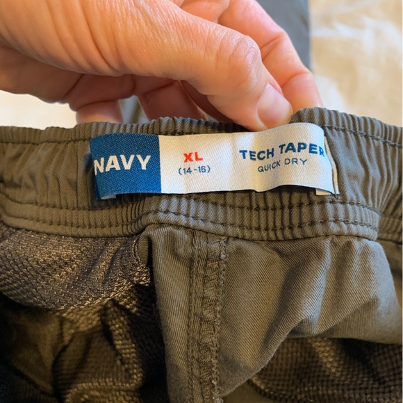 Old Navy boys tech taper cargo pants - Picture 7 of 11
